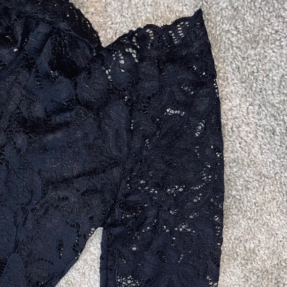 Black off the shoulder lace long sleeve - Picture 4 of 7